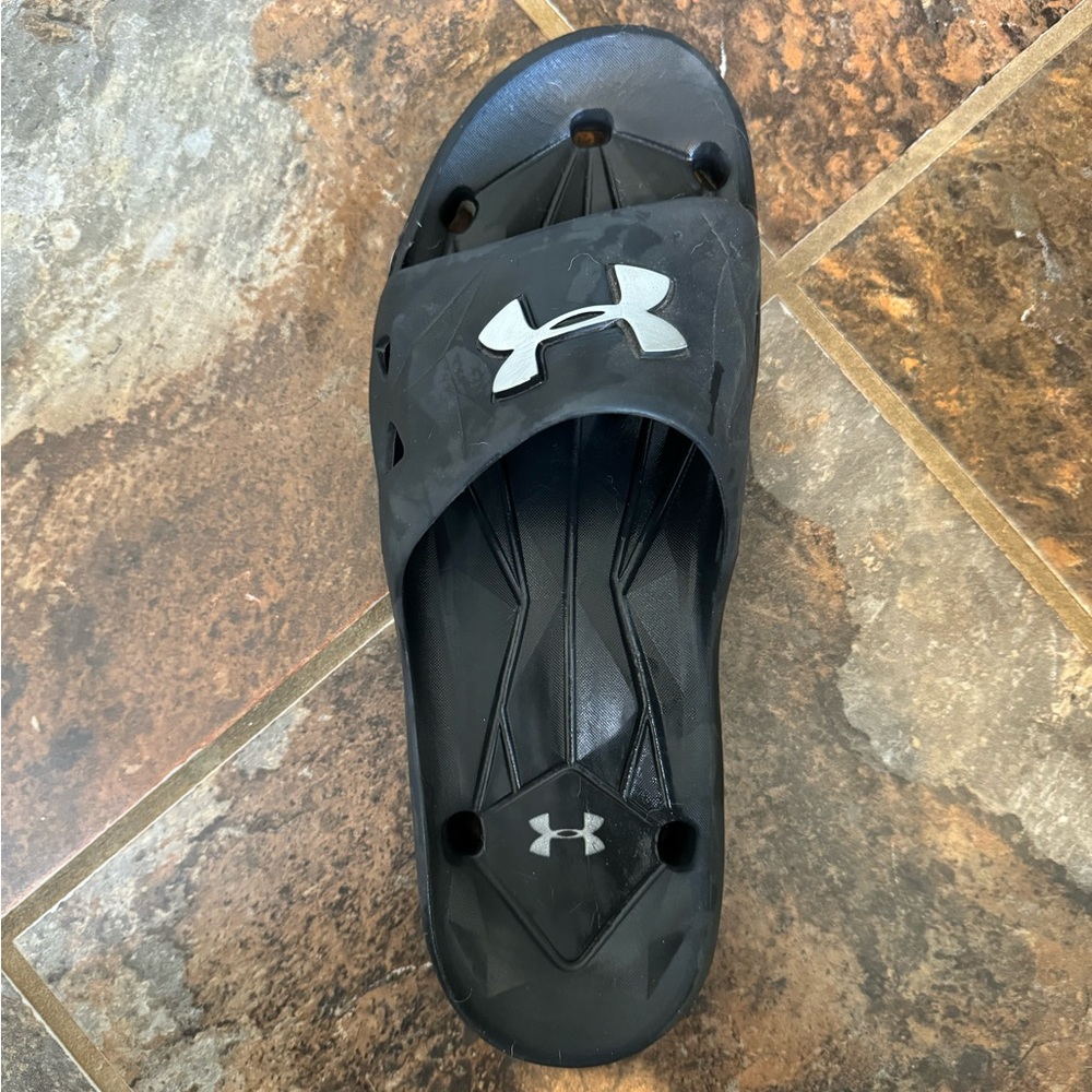 *BOGO* Eligible! LEFT ONLY, Really good condition Under Armour Slide, Men’s 13